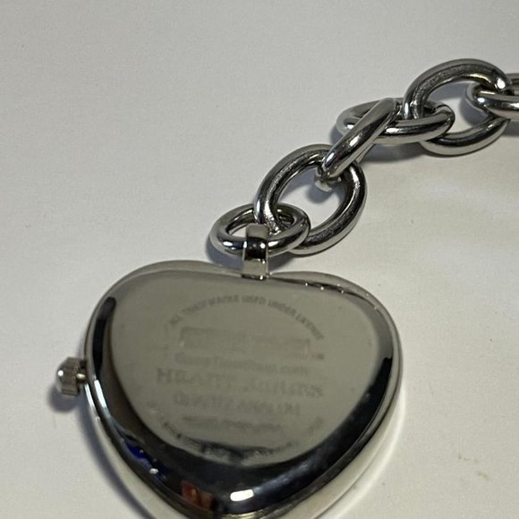 Oregon Ducks NCAA Women's Heart Stainless Steel Bracelet Watch by Game Time NEW - Picture 4 of 5